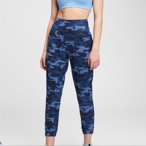 Gap Fit Blue Camo Runaround Jogger